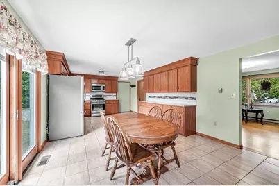 17 Breton Ln, Holyoke, MA 01040 - Photo 12