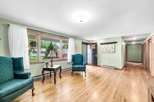17 Breton Ln, Holyoke, MA 01040 - Photo 4