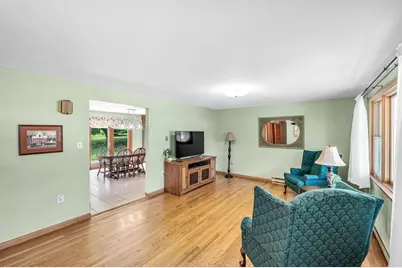 17 Breton Ln, Holyoke, MA 01040 - Photo 8