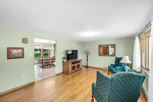 17 Breton Ln, Holyoke, MA 01040 - Photo 8