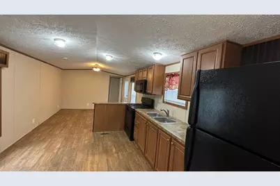 557 Southwest Cutoff #14, Worcester, MA 01607 - Photo 2