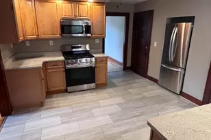 8 Harding St, Grafton, MA 01560 - Photo 2