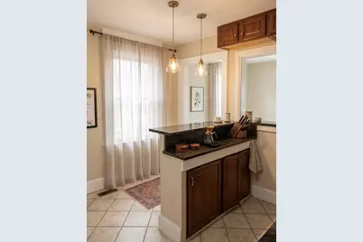 583 Watertown St #583, Newton, MA 02460 - Photo 4