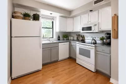 16 Cross Street East #2, Somerville, MA 01245 - Photo 2