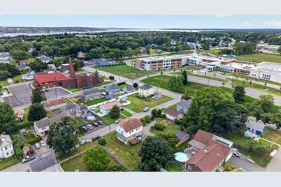 84 Third St, Somerset, MA 02726 - Photo 4