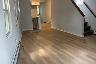 17 Howell Ct, Chelsea, MA 02150 - Photo 2