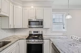 1048 Saratoga St, Boston, MA 02128 - Photo 4