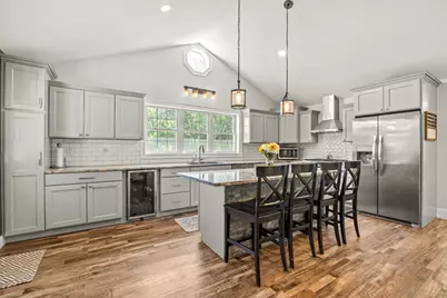 20 Mountain View St, South Hadley, MA 01075 - Photo 2