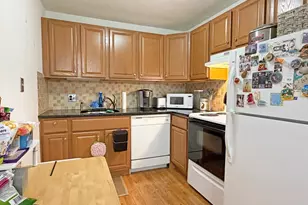 1077 Chestnut St, Newton, MA 02464 - Photo 4