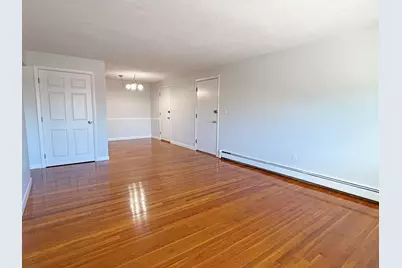 1077 Chestnut St #8, Newton, MA 02464 - Photo 4