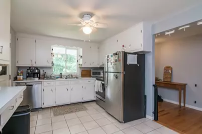 3 Montgomery Ave, Holyoke, MA 01040 - Photo 4