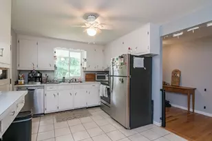 3 Montgomery Ave, Holyoke, MA 01040 - Photo 4