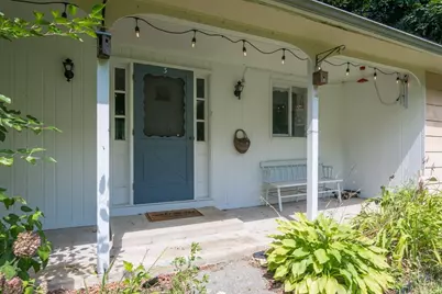 3 Montgomery Ave, Holyoke, MA 01040 - Photo 2