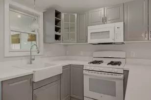 225 Mt Pleasant St, Fall River, MA 02720 - Photo 10