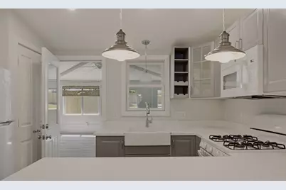 225 Mount Pleasant St, Fall River, MA 02720 - Photo 8