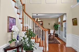 18 Valley View Dr, Grafton, MA 01536 - Photo 2