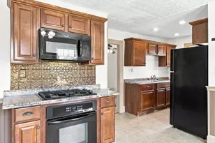 15 Hampstead St, Lowell, MA 01852 - Photo 26