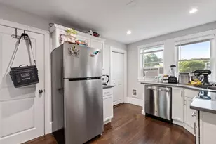 11 Town Hill St, Quincy, MA 02169 - Photo 4