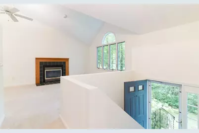 611 Henshaw St, Leicester, MA 01542 - Photo 12