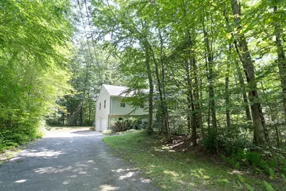 611 Henshaw St, Leicester, MA 01542 - Photo 2