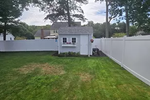 14 Ridgewood Cir, Lawrence, MA 01843 - Photo 8