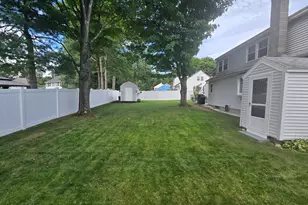 14 Ridgewood Cir, Lawrence, MA 01843 - Photo 4