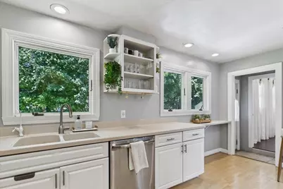 36 Regal St, Holliston, MA 01746 - Photo 8