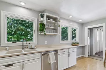 36 Regal St, Holliston, MA 01746 - Photo 8