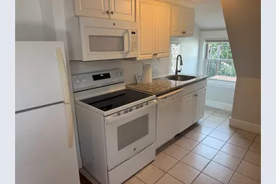 32 Paul Revere Rd #3, Arlington, MA 02476 - Photo 2