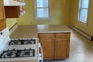 35 Sparks St, Lowell, MA 01854 - Photo 4