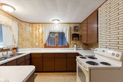42 Piedmont St, Lynn, MA 01904 - Photo 8
