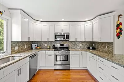 15 Beacon St, Salem, MA 01970 - Photo 8