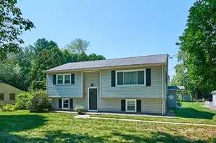 26 Oliver St, Easthampton, MA 01027 - Photo 1