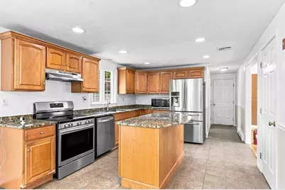 35 Meeshawn Ave, Taunton, MA 02718 - Photo 4