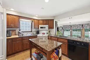 22 Kingsbury Rd, Thompson, CT 06277 - Photo 4