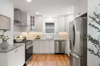 7 Hearn, Watertown, MA 02472 - Photo 2