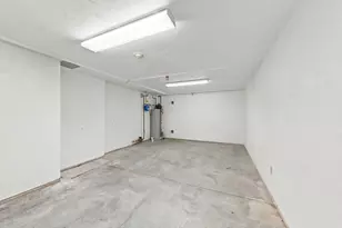 1068 Victoria St, New Bedford, MA 02745 - Photo 24