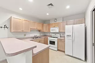 1068 Victoria St, New Bedford, MA 02745 - Photo 4
