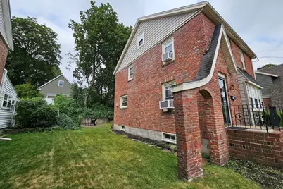 25 Essex St, Medford, MA 02155 - Photo 28