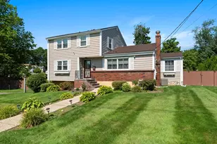 7 Fabens St, Saugus, MA 01906 - Photo 1