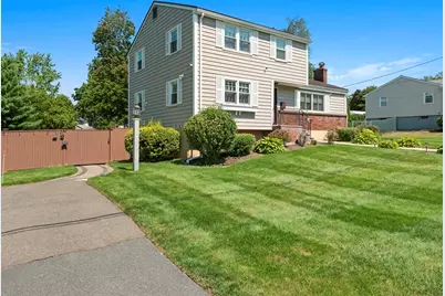 7 Fabens St, Saugus, MA 01906 - Photo 2