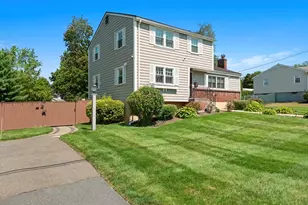 7 Fabens St, Saugus, MA 01906 - Photo 2