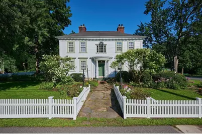 25 Woodbridge St, South Hadley, MA 01075 - Photo 2