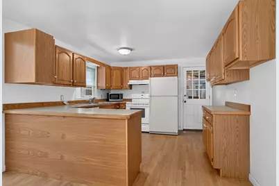 15 Burbank Ln, Lancaster, MA 01523 - Photo 8