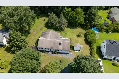 15 Burbank Ln, Lancaster, MA 01523 - Photo 2