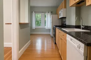 20 Lee Hill Rd, Boston, MA 02131 - Photo 4