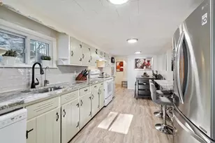 2 Grove St, Methuen, MA 01844 - Photo 16