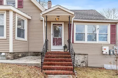 2 Grove St, Methuen, MA 01844 - Photo 4