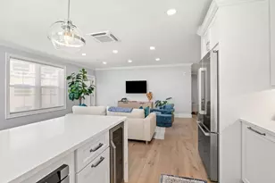 16 Franklin St, Salem, MA 01970 - Photo 4