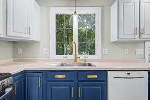 10 Fuller Ave, Attleboro, MA 02703 - Photo 8